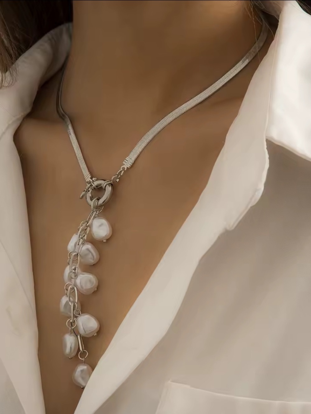Éclat Perle Lariat Sculptural
Freshwater Pearl Drop Necklace